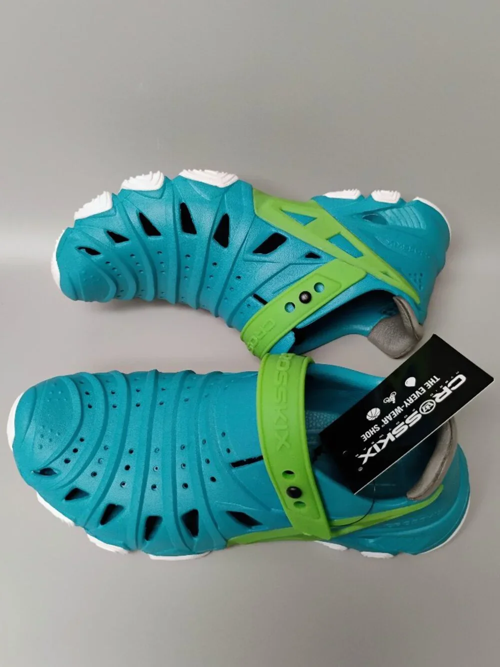 CROSSKIX 2.0 ATLANTIC WATER SHOES/ CLOGS...SIZE 3 (UNISEX)...SIZE 4.5 WOMAN